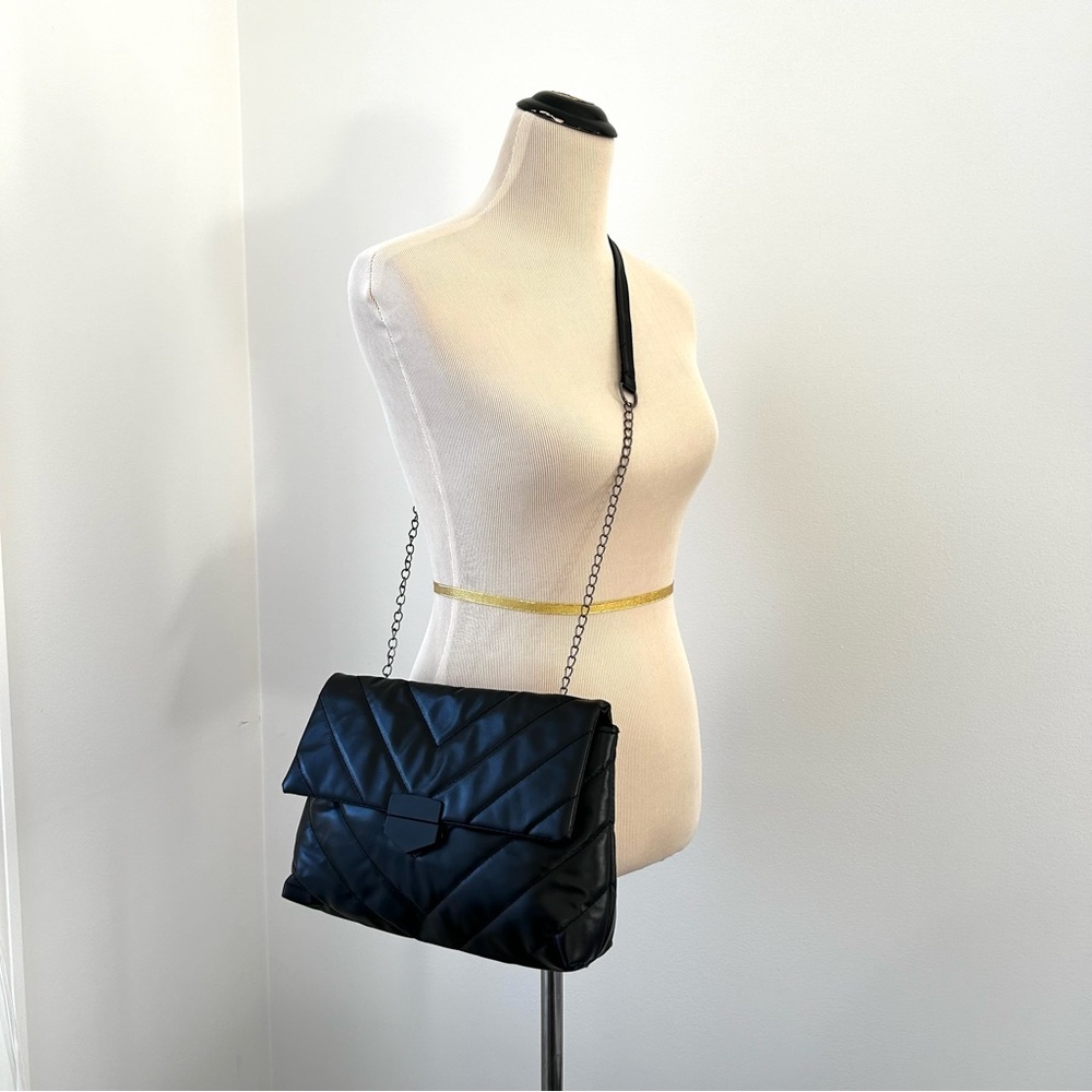 🌸NWT Black Vegan Leather Crossbody Bag. Chevron Design. - Picture 3 of 8